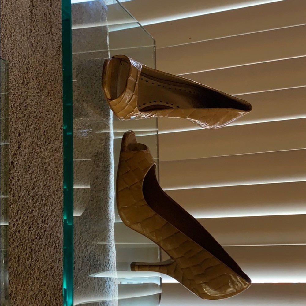 Tan open toe heels in patent leather.